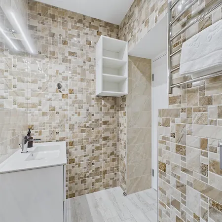 Affordable Centre Next To Jrt Апартаменты