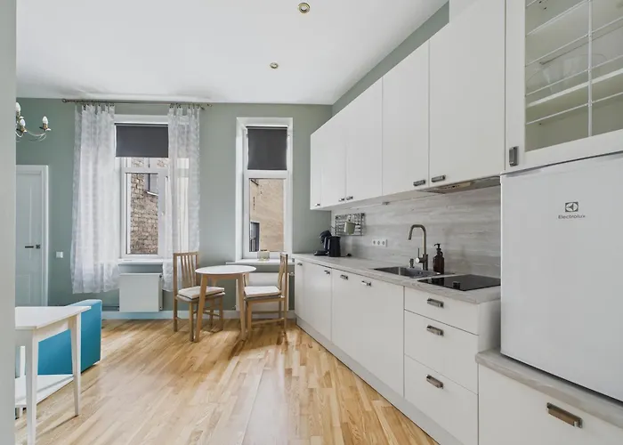 Апартаменты Affordable Centre Next To Jrt *