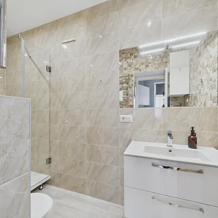 Affordable Centre Next To Jrt Apartman